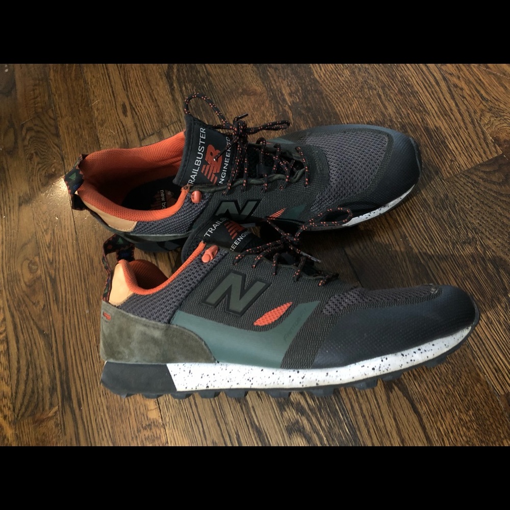 Men New Balance Sneakers (Black)